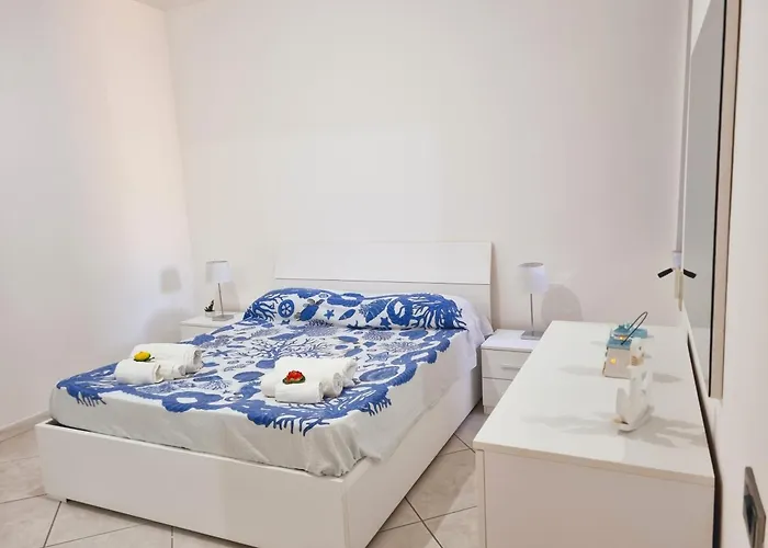 Residenza Baia Blu B Vista Mare Apartment *