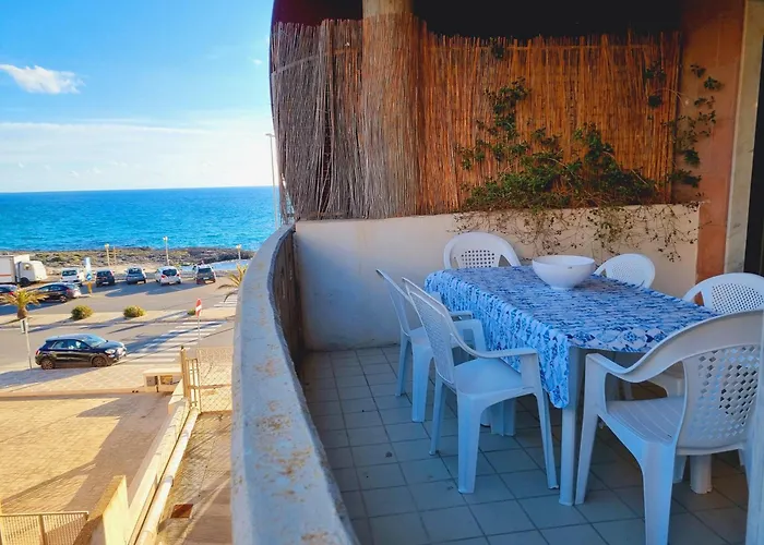 Residenza Baia Blu B Vista Mare Apartment *